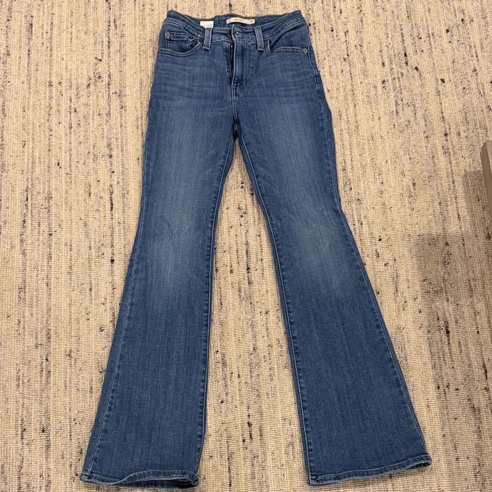 Levi's Women's Flare Jeans in Classic Blue